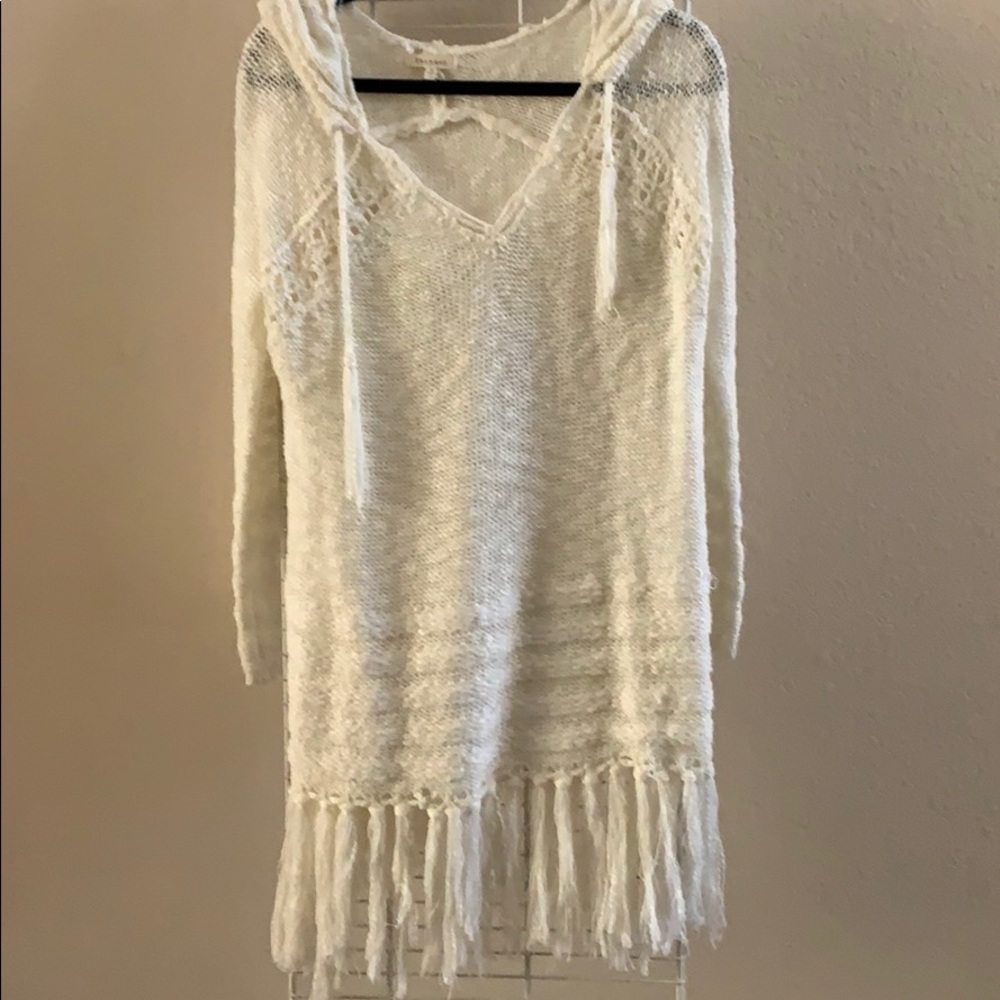 Sweater w/ fringe off white color